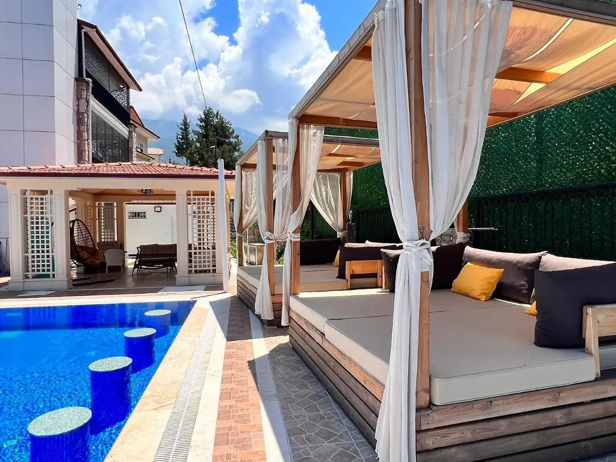 Luxury 7-Bed Villa With Pool And Jacuzzi Fethiye Oludeniz Turecko